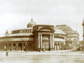 Axeltorv  Cirkusbygningen  1886.jpg